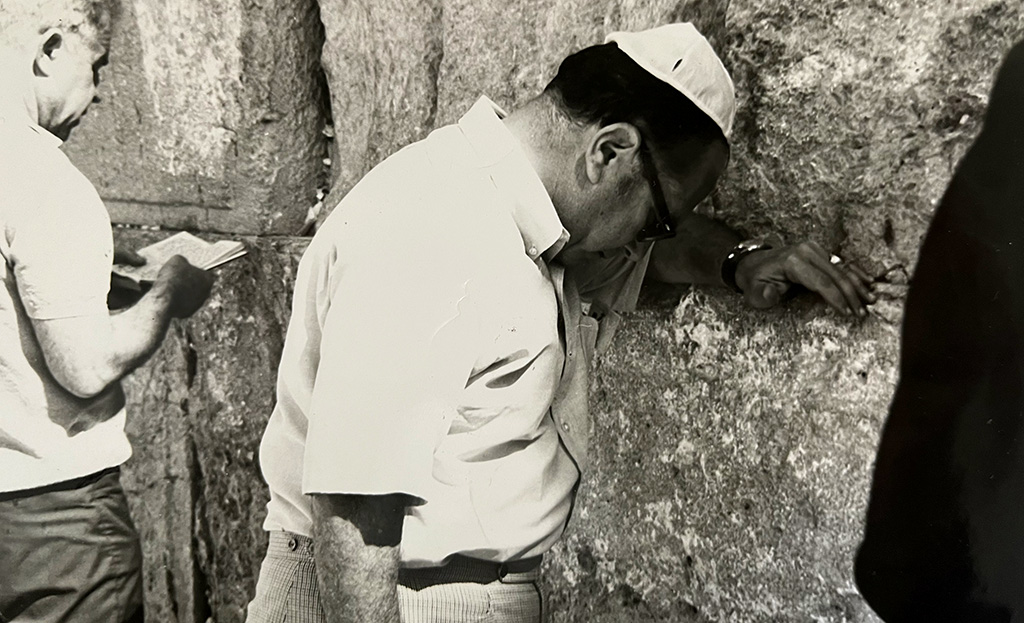 Papa Darwin praying at the Wailing Wall